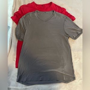 Lululemon 2 L TEES -mens